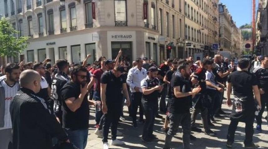 Lyon Sokaklarını Beşiktaş &Ccedil;arşı'ya &Ccedil;evirdiler
