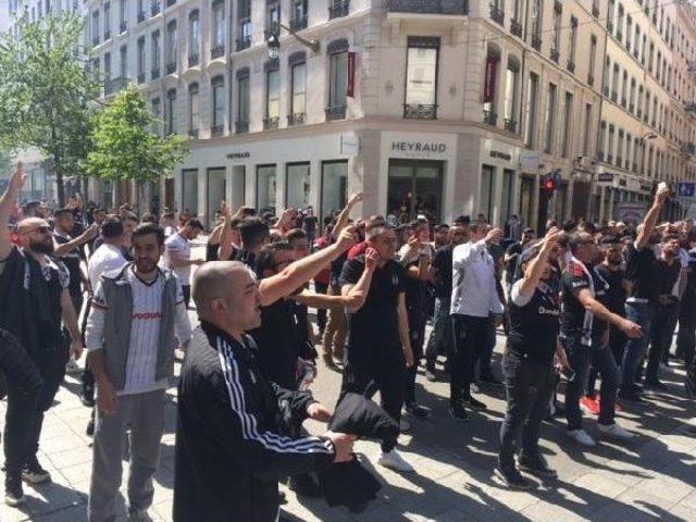 Lyon Sokaklarını Beşiktaş Çarşı'ya Çevirdiler