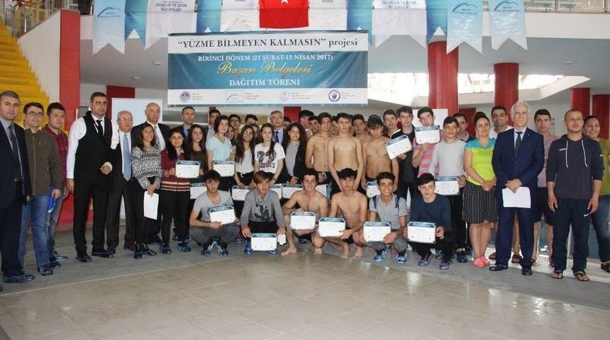 Dezavantajlı &Ouml;ğrenciler Y&uuml;zmeyi &Ouml;ğreniyor