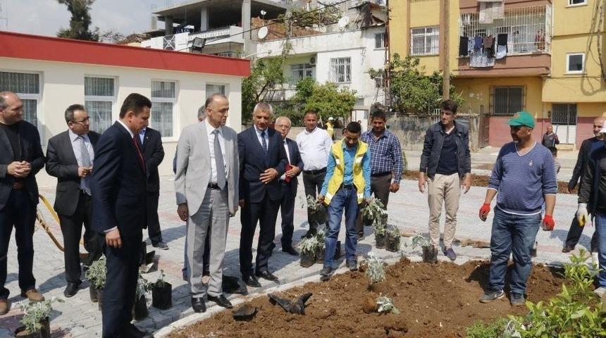 Başkan Aktaş, Yapımı Tamamlanan G&uuml;neş Mahalle Evini İnceledi