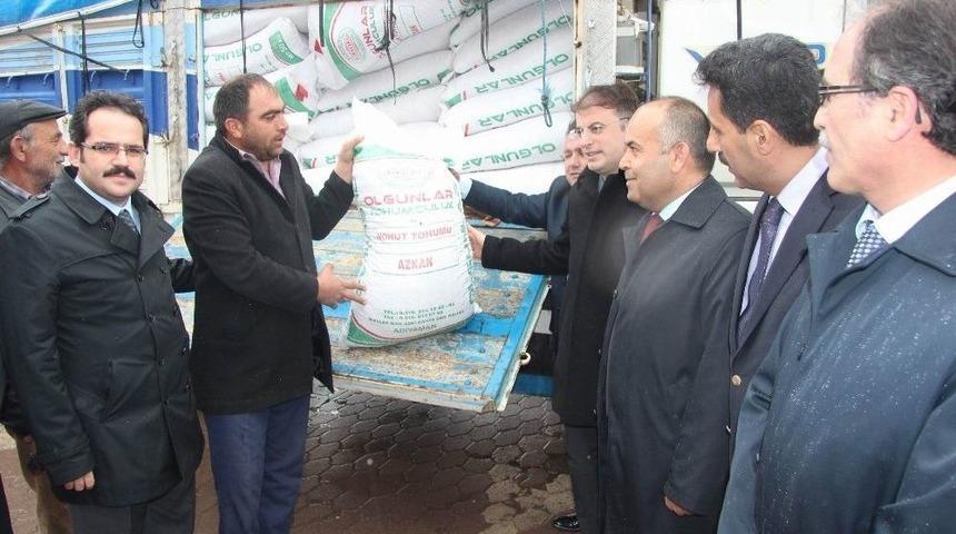 Sivas&rsquo;ta &Ccedil;ift&ccedil;ilere Mısır Ve Nohut Tohumu Dağıtıldı