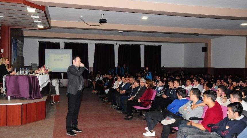 Avm M&uuml;d&uuml;rleri &Ouml;ğrencilere Gelecek Planlamaları Hakkında Bilgiler Verdi