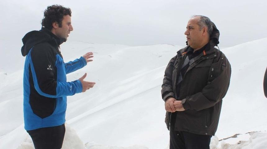 Rekt&ouml;r Polat, Kurtik Dağı&rsquo;nda İncelemelerde Bulundu