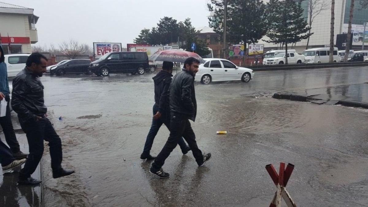 Tatvan&rsquo;da Yağmur Yağışı