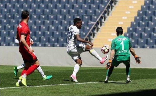 Fenerbahçe Hazırlık Maçında Ümraniyespor'u 4-2 Mağlup Etti