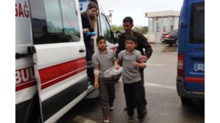 Ortaokul &Ouml;ğrencileri Zehirlenme Ş&uuml;phesiyle Hastaneye Kaldırıldı