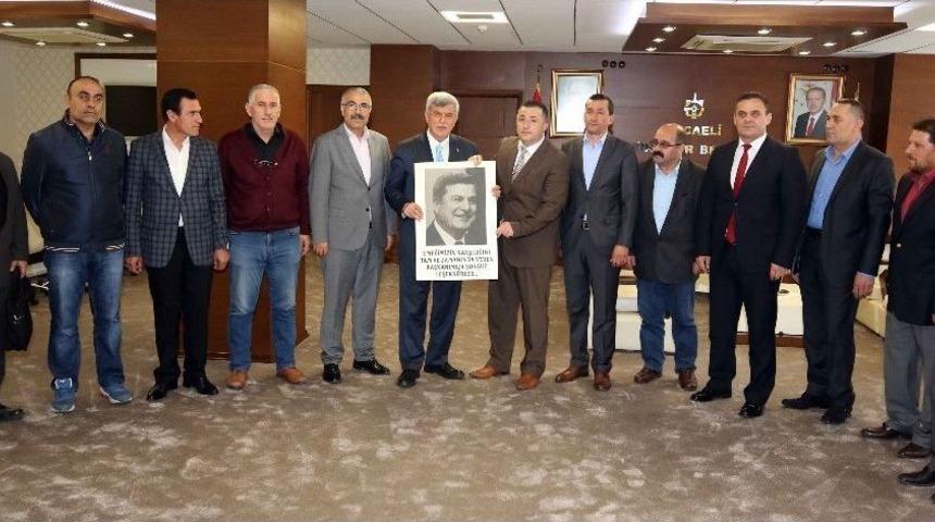Başkan Karaosmanoğlu&rsquo;na Hizmet-iş&rsquo;ten S&ouml;zleşme Teşekk&uuml;r&uuml;