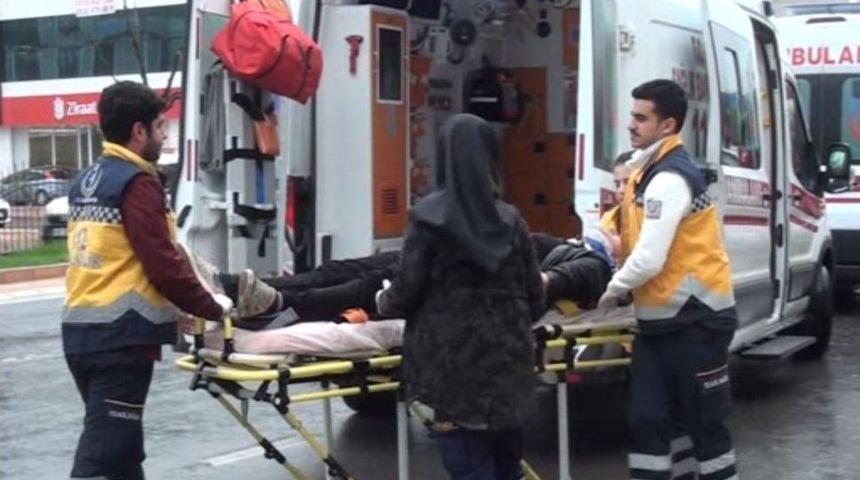 Elazığ&rsquo;da İki Ayrı Kaza:4 Yaralı