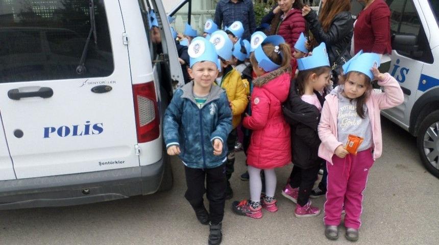 Miniklerden Polis Amcalarına Ziyaret
