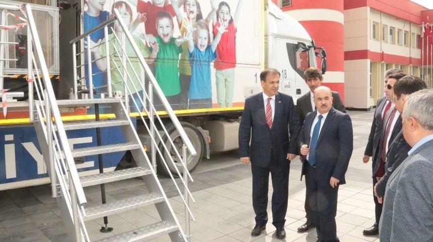 Vali Dağlı, Afad&rsquo;ın Deprem Sim&uuml;lasyon Tırını İnceledi