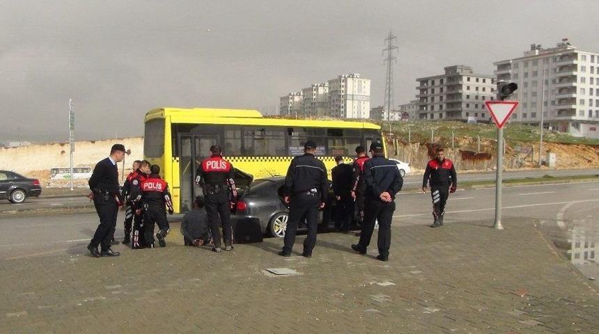 Polisten Ka&ccedil;an S&uuml;r&uuml;c&uuml; Yakalandı