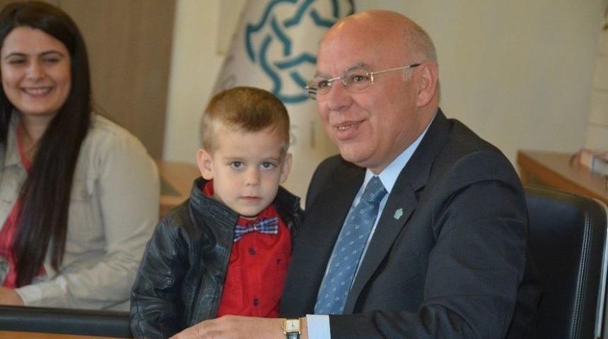 Başkan Eşkinat Z&uuml;beyde Hanım Kız Meslek Lisesi Uygulama Anaokulu &Ouml;ğrencilerini Ağırladı