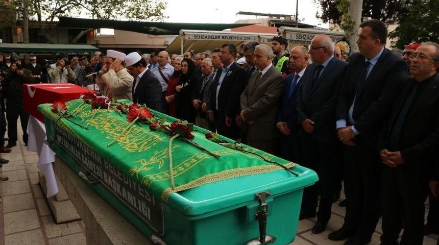 &rsquo;yılın Doktoru&rsquo; Son Yolculuğuna Uğurlandı