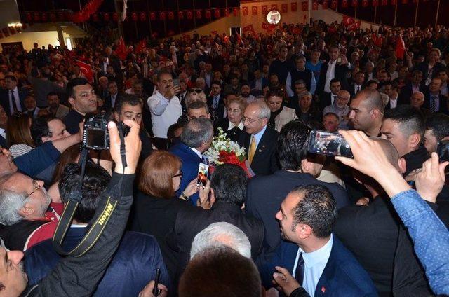 Kılıçdaroğlu, Balıkesir’de Stk, Muhtarlar Ve Partililerle Buluştu