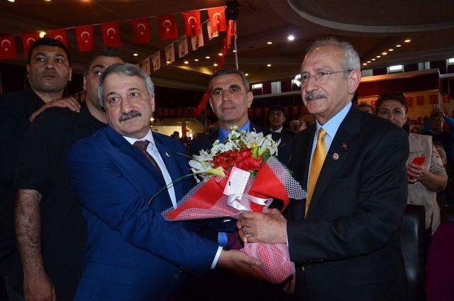 Kılıçdaroğlu, Balıkesir’de Stk, Muhtarlar Ve Partililerle Buluştu