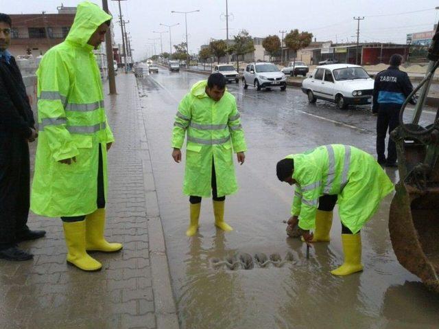 Belediye Ekipleri Su Baskınlarına Anında Müdahale Etti