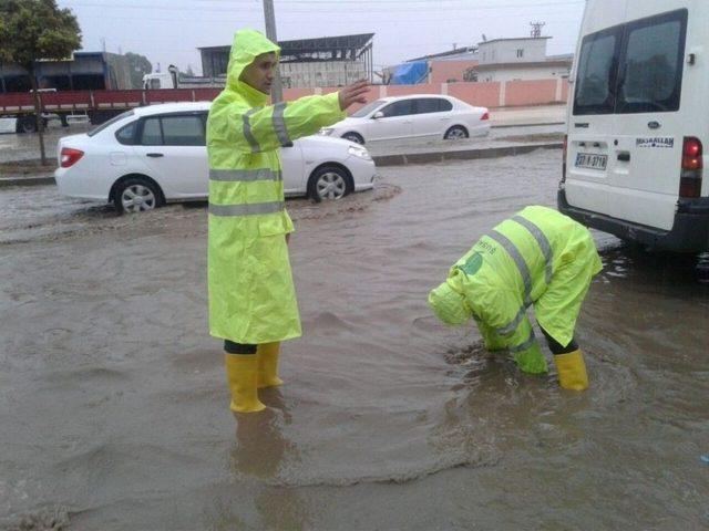 Belediye Ekipleri Su Baskınlarına Anında Müdahale Etti