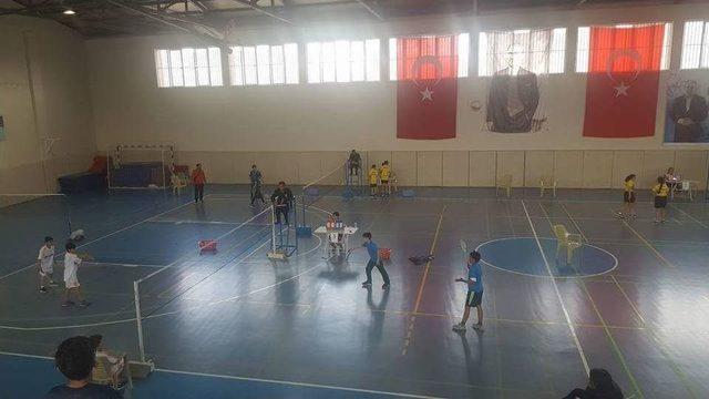 Badminton Bay Bayan Grup Müsabakaları Başladı