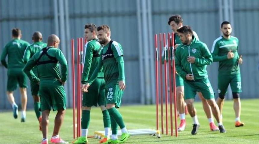 Bursaspor, Akhisar Belediyespor'a Hazırlanıyor