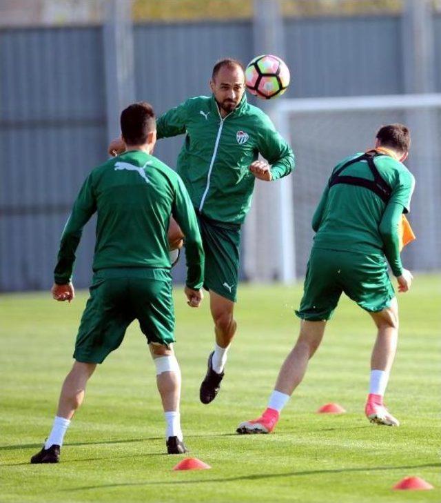 Bursaspor, Akhisar Belediyespor'a Hazırlanıyor