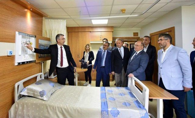 Vali Çiçek, Marmaris’te Palyatif Bakım Merkezini Ziyaret Etti