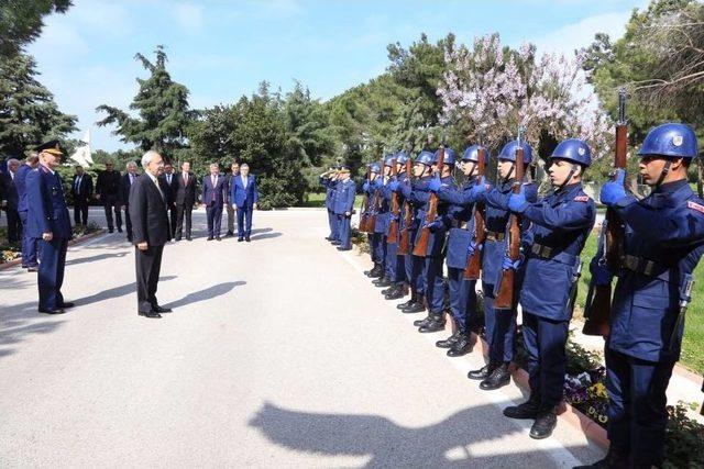 Kılıçdaroğlu’nun Askeri Törenle Karşılanması Tartışma Konusu Oldu