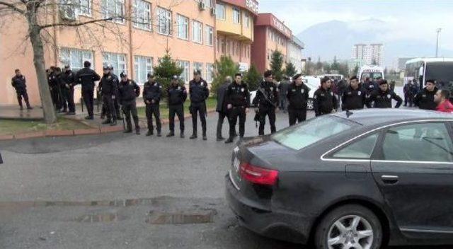 Erciyes Üniversitesi’Nde Iki Öğrenci Grubu Kavga Etti