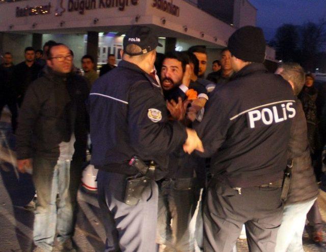 Kamyon İle Otomobil Çarpıştı: 1 Ölü 1