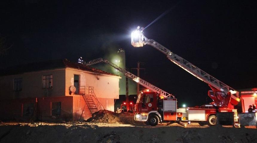 100 İş&ccedil;inin Kaldığı Lojman Alev Alev Yandı