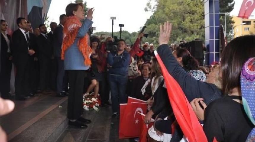 Akşener: Biz Bu Anayasayı Anlatalım Derken 'anayasa Profes&ouml;r&uuml;' Olduk