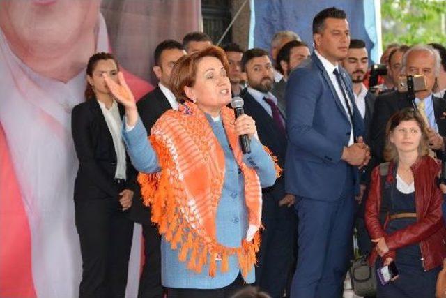 Akşener: Biz Bu Anayasayı Anlatalım Derken 'anayasa Profesörü' Olduk