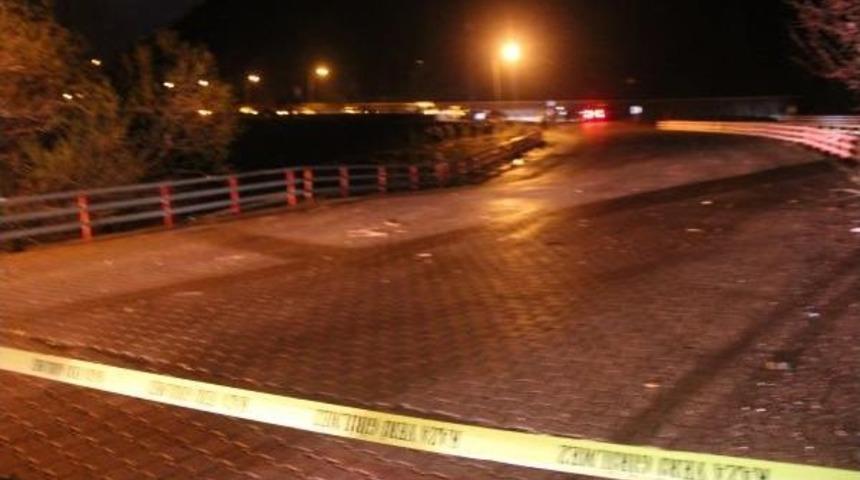 Bing&ouml;l'de Sağanak Yağış Nedeniyle Dere Taştı, Evleri Su Bastı