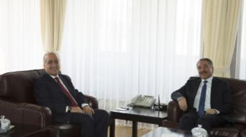 Rekt&ouml;r Karabulut Atat&uuml;rk &Uuml;niversitesi Rekt&ouml;r&uuml; Prof. Dr. &Ouml;mer &Ccedil;omaklı&rsquo;yı Ziyaret Etti