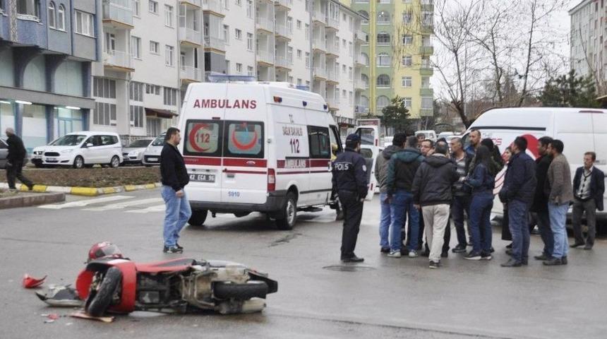 Otomobilin &Ccedil;arptığı Motosiklet S&uuml;r&uuml;c&uuml;s&uuml; Yaralandı