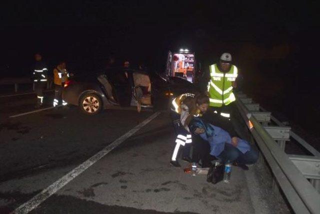 Ters Yola Giren Ehliyetsiz S&uuml;r&uuml;c&uuml; &Ouml;ld&uuml;, Diğer Otomobilde 3 Kişi Yaralandı 2