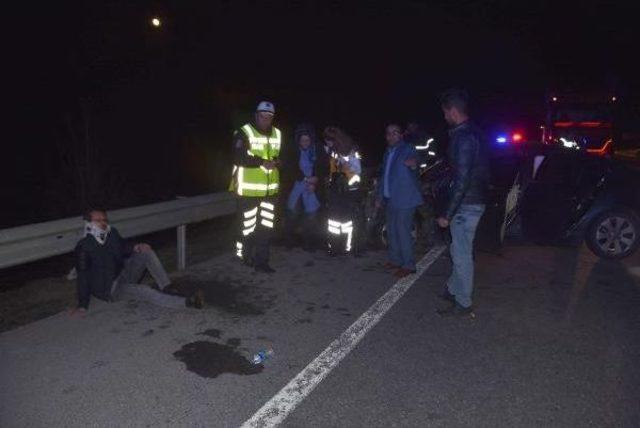 Ters Yola Giren Ehliyetsiz S&uuml;r&uuml;c&uuml; &Ouml;ld&uuml;, Diğer Otomobilde 3 Kişi Yaralandı 3