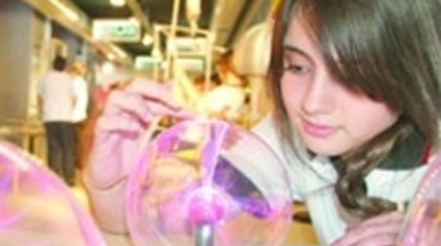 &Ccedil;ocuklar G&uuml;neşi İzleyin!