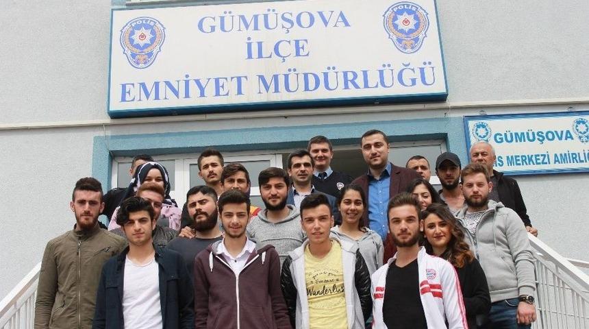 D&uuml;zce &Uuml;niversitesi &Ouml;ğrencilerinden Emniyet G&ouml;revlilerine Ziyaret