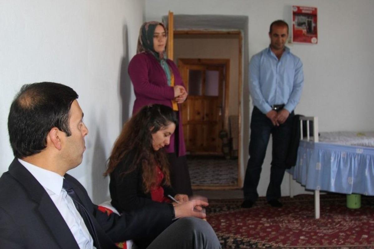 Kaymakam &Ouml;zt&uuml;rk&rsquo;ten Hasta Gaziye Ziyaret