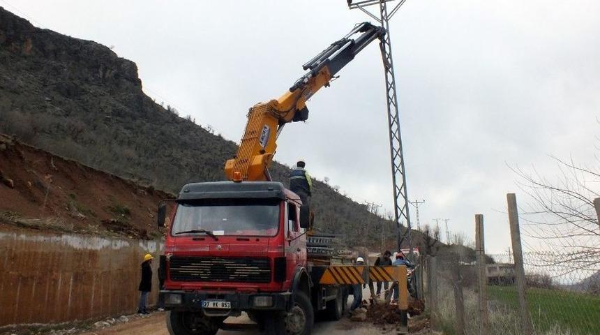 Dicle Elektrik, 30 Kilometrelik Derince Hattını Yeniliyor