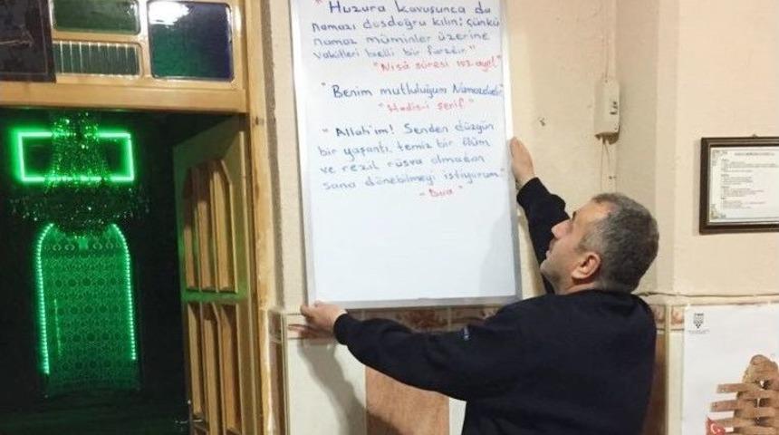 Hisarcık&rsquo;ta Cami Girişlerine Asılan Panolar Cemaati Bilgilendiriyor