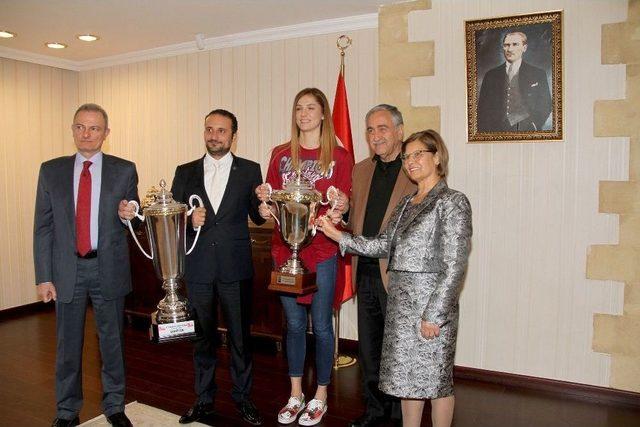 Kktc Cumhurbaşkanı Akıncı, Eurocup Şampiyonunu Kabul Etti