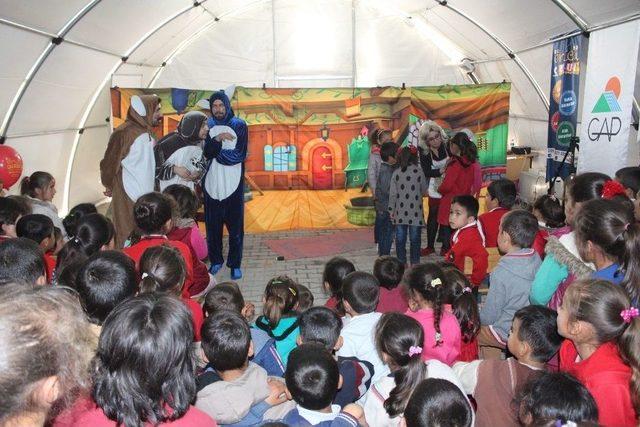 Depremzede &Ouml;ğrenciler Tiyatro Ve Eğlence İle Moral Buldu 1