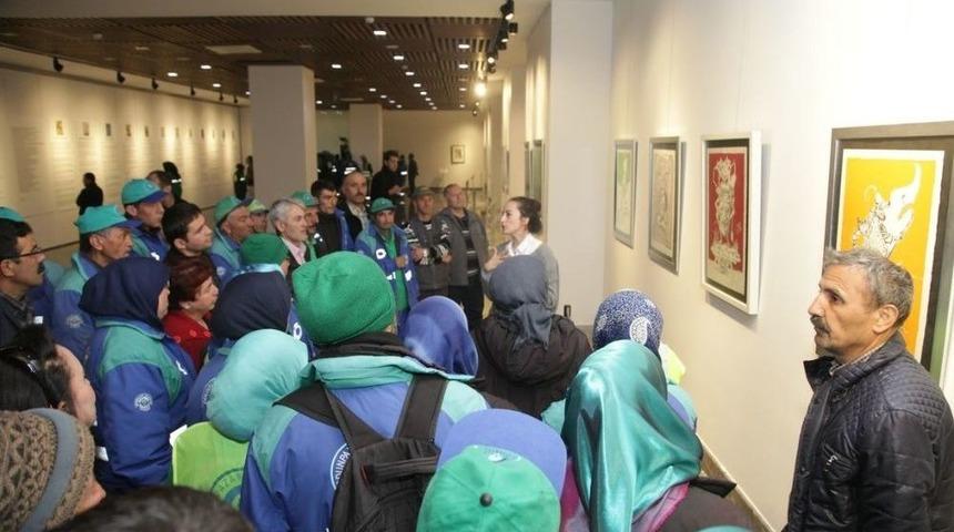 İş&ccedil;iler Dali Sergisini Gezdi