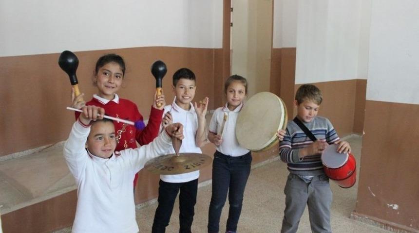 Fırsat Eşitsizliğine Karşı "bir Nota Da Sen &Ccedil;al"