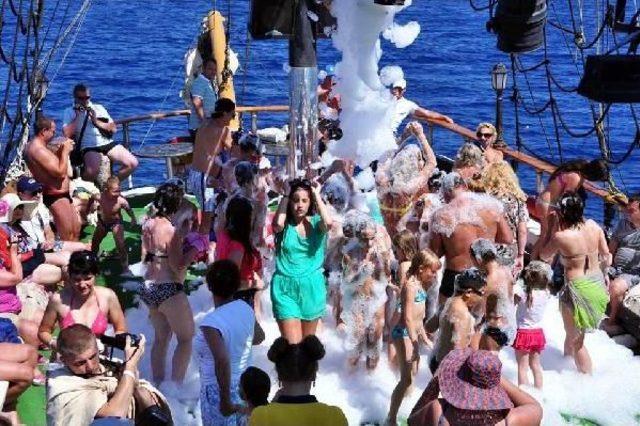 Bodrum'a Gelen Turistlerin Mavi Yolculuk Keyfi