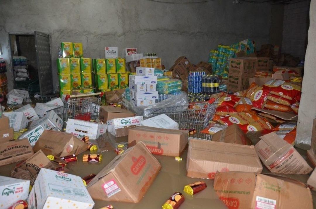 Y&uuml;ksekova&rsquo;da Evler Su Altında Kaldı