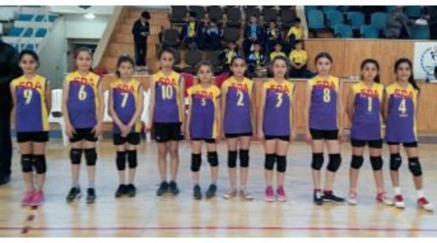 Okul Arkadaşları Eda İ&ccedil;in Baskılı Forma İle Ma&ccedil;a &Ccedil;ıktı