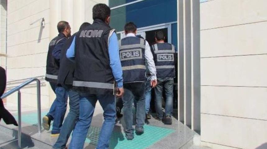 &Ccedil;eşme'de Fet&ouml; Zanlıları Adliyede