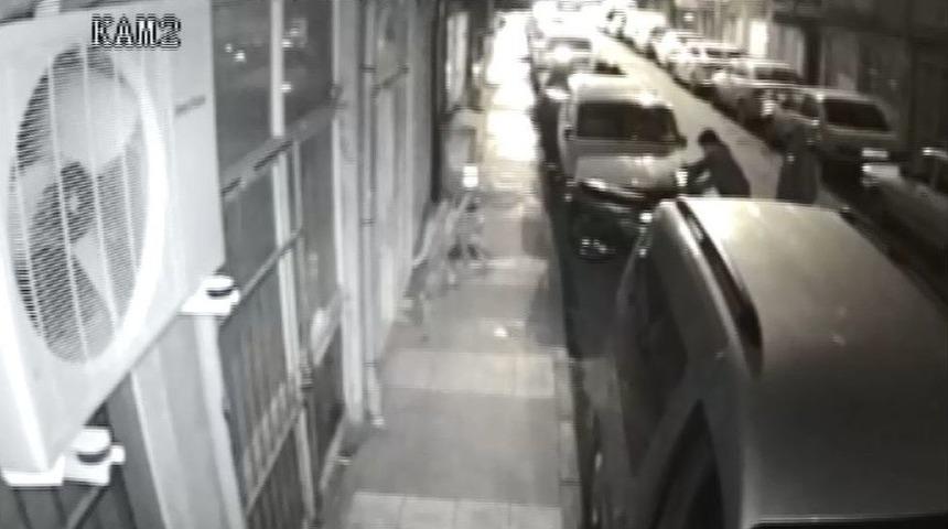 Manisa&rsquo;da İki Kişi Motosikletin &Ouml;nce Kilidi Kırdı Sonra &Ccedil;aldı